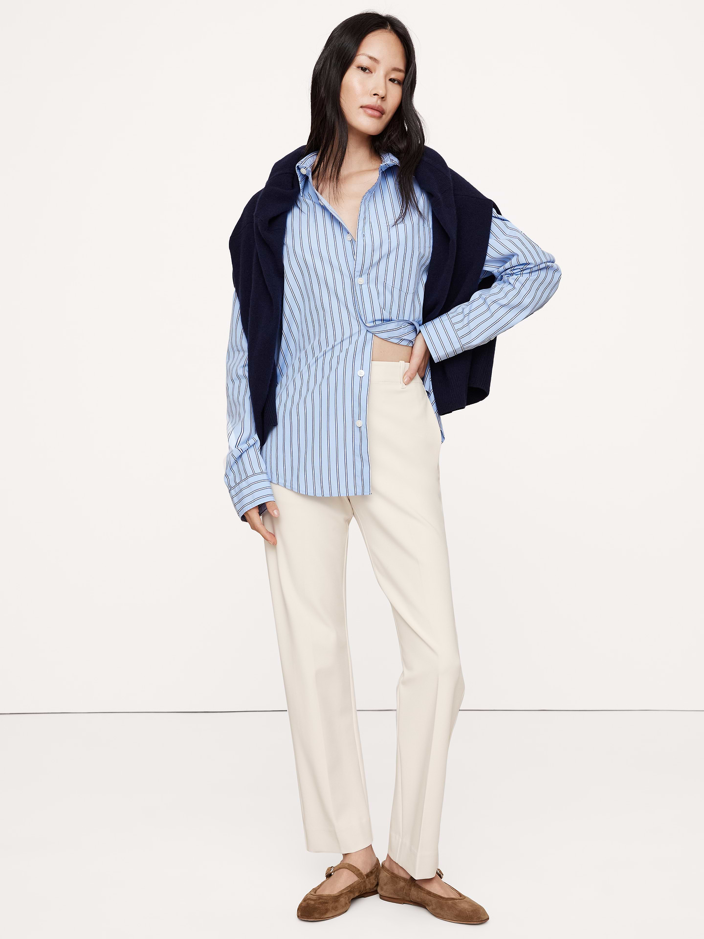 L'image numéro 1 présente Pantalon moderne étroit à taille haute en tissu urbain extensible longueur cheville