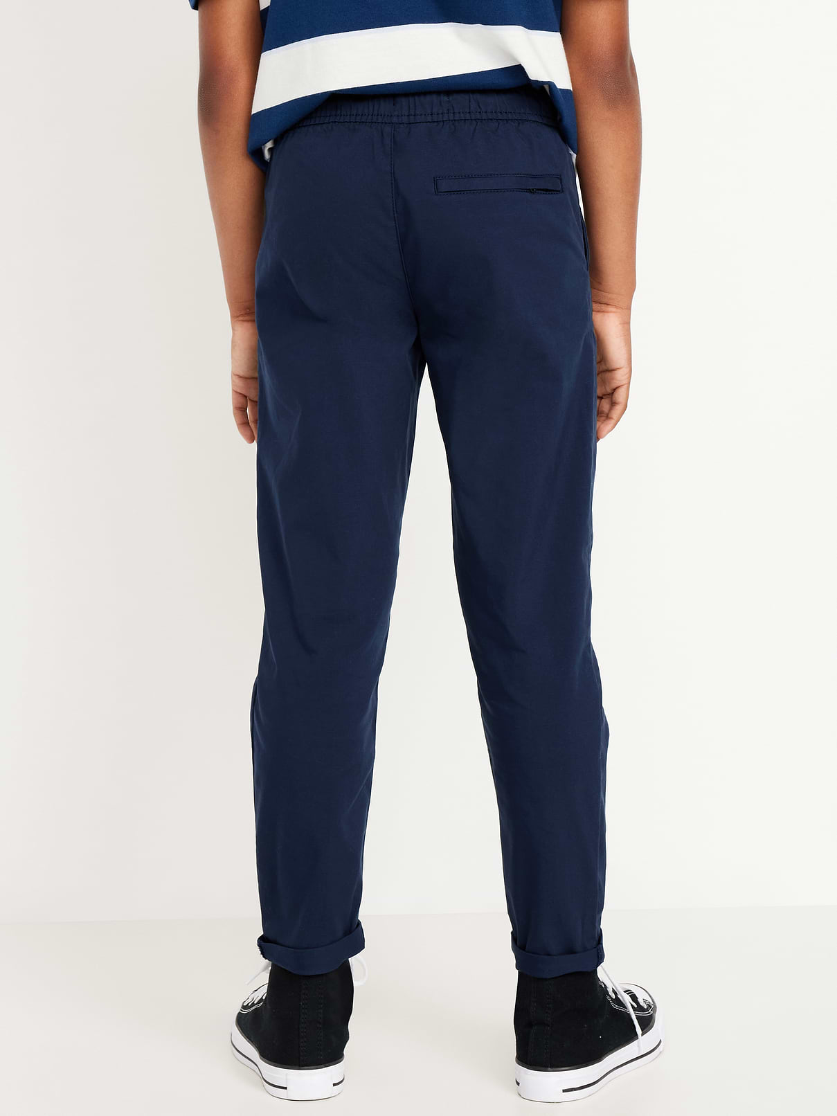 L'image numéro 2 présente Pantalon chino techno effilé à extensibilité intégrée pour Garçon