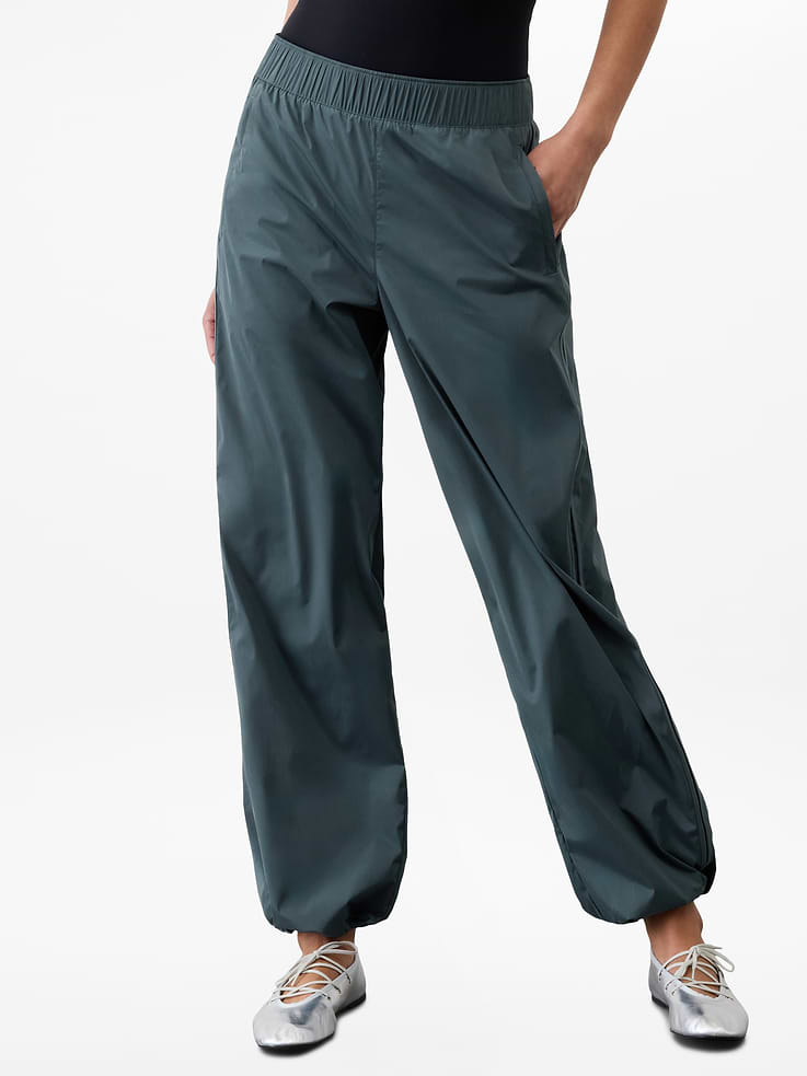 Image 1 of 7, FOR: Commuting, work, and travel, FEEL: Recycled nylon blended with spandex is lightweight and provides ease of movement, FAVE: Adjustable bungees at the hem let you customize your fit, Zip pockets secure your essentials, Slouchy, street style-inspired fit, Weather-resistant nylon-blend swishes with every step, Product #472261