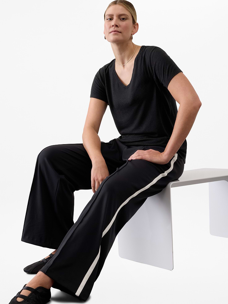 Image number 1 showing, Getaway Linen Blend V-Neck Tee