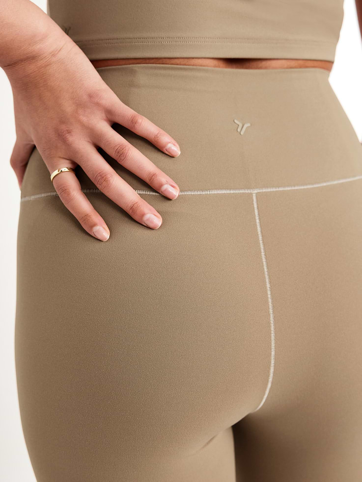 L'image numéro 3 présente Legging droit StudioSmooth à taille haute