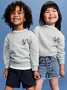 L'image numéro 1 présente Chandail en coton ouaté surdimensionné à imprimé de drapeau et logo unisexe Mickey Mouse Old Navy x Disney© pour tout-petit
