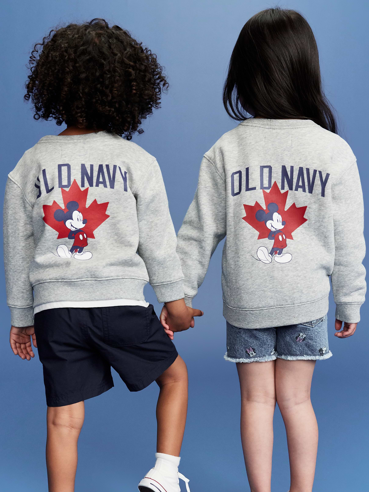 L'image numéro 2 présente Chandail en coton ouaté surdimensionné à imprimé de drapeau et logo unisexe Mickey Mouse Old Navy x Disney© pour tout-petit