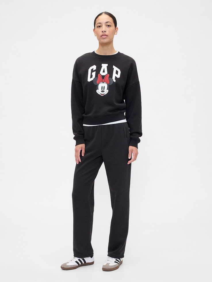 Image 1 of 5, This product is made with/contains 42% recycled polyester. Compared to virgin materials, using recycled materials helps reduce resource use and waste., Soft, comfy fleece., Elasticized waist., Gap logo at hip., Product #817526