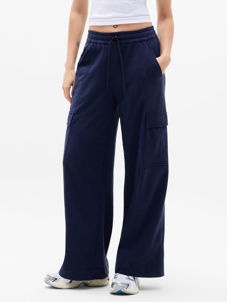 Image 1 of 6, FOR: Commuting, work, and travel, FEEL: Breathable cotton with a soft, terry cloth interior, FAVE: Internal snap-button closures at back hem to adjust length for a custom fit, Cargo pockets hold your essentials, Product #658311