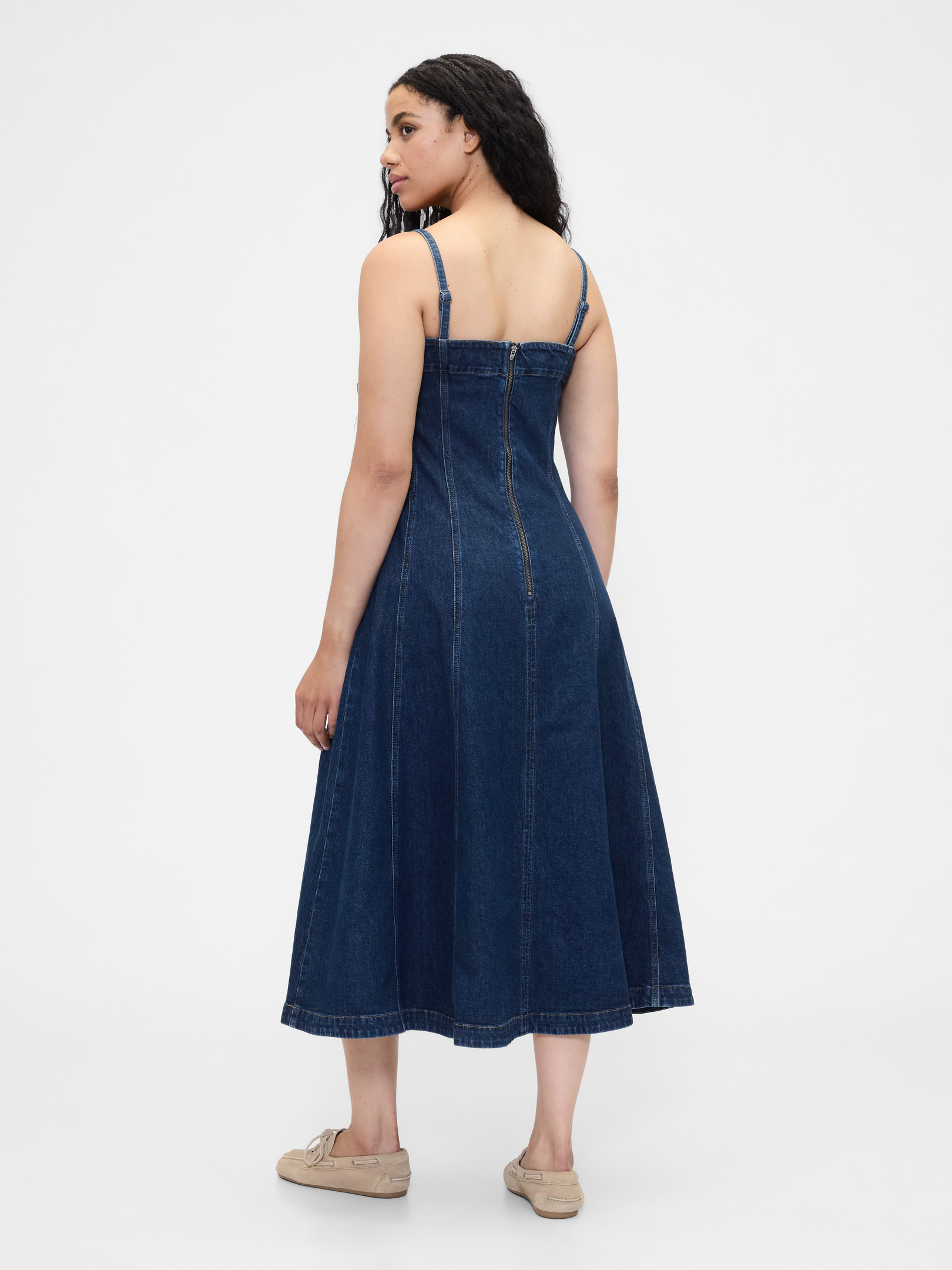 L'image numéro 6 présente Robe mi-longue en denim
