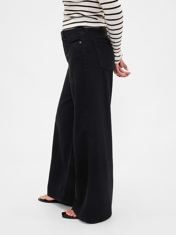 Curvy Mid Rise UltraSoft Baggy Jeans