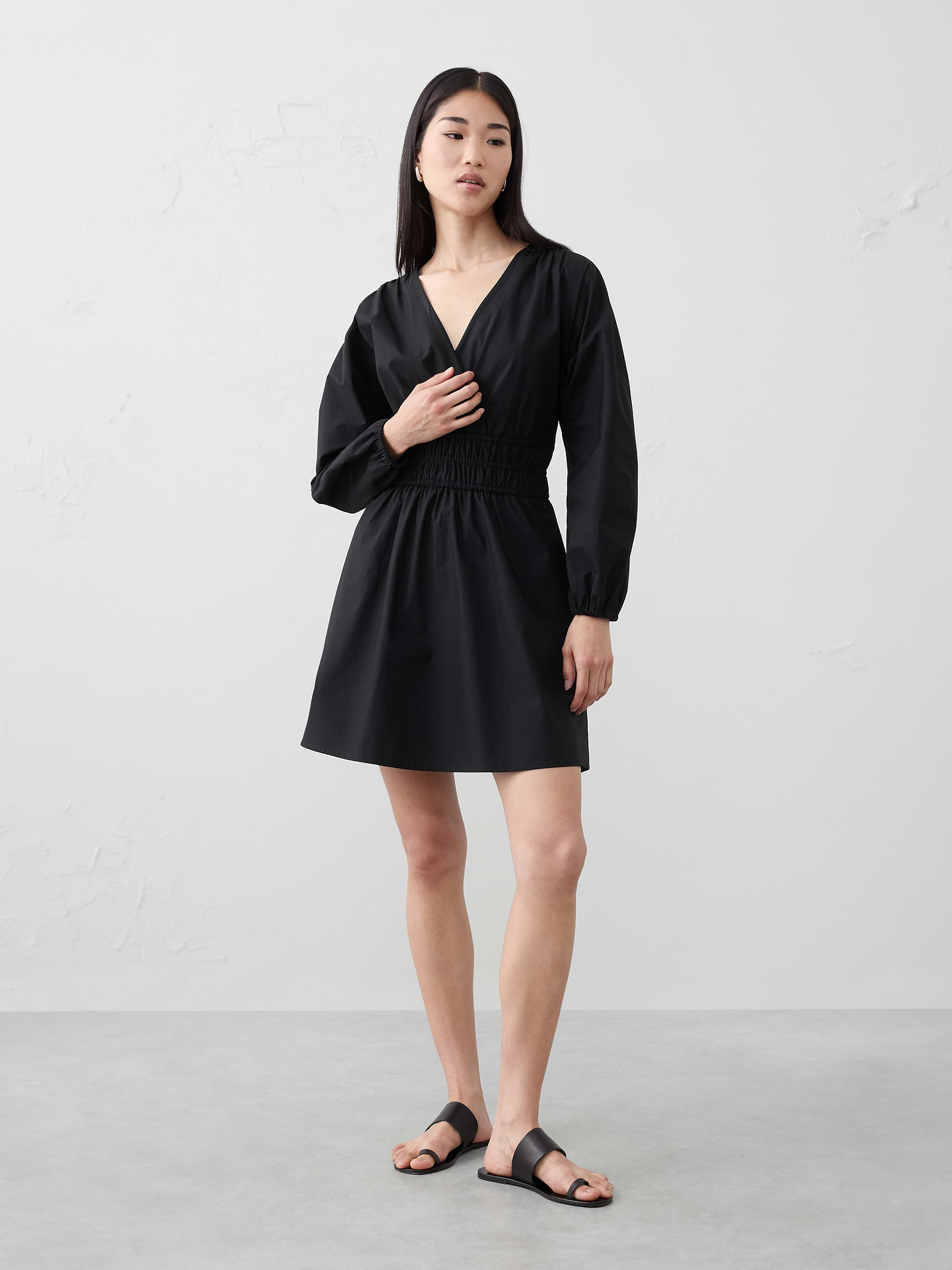 Image 1 of 1, V-neck. Long sleeves with elasticated cuffs., Shirring at shoulders., Empire waist., On-seam side pockets., Flounce hem., Made exclusively for Banana Republic Factory., Product #813356
