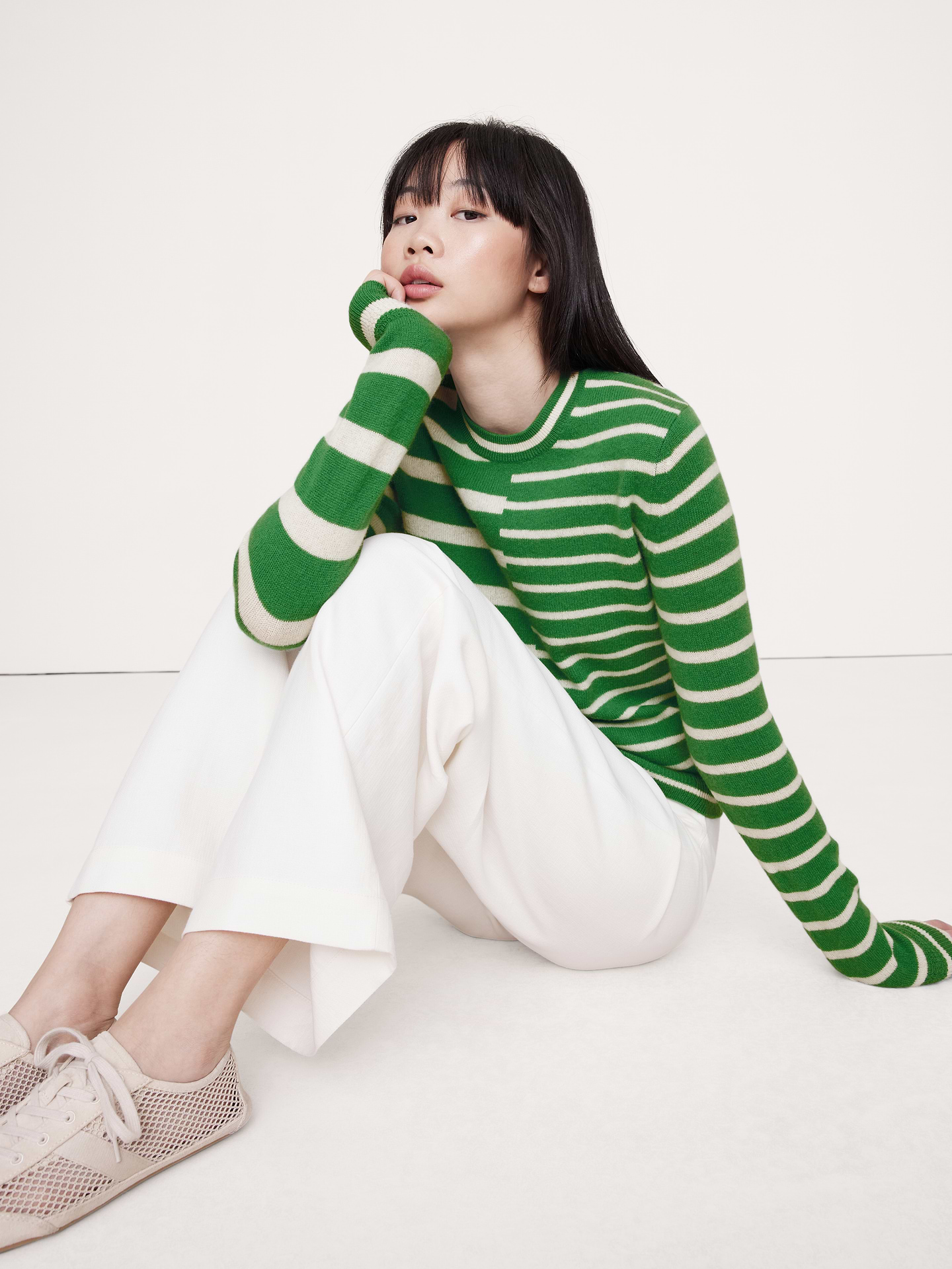Image 3 of 8, Lightweight Cashmere Crew-Neck Sweater