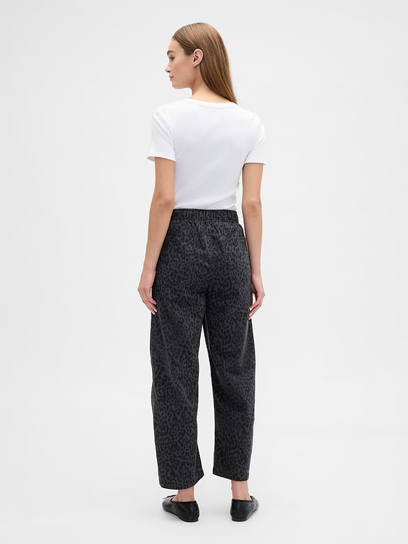 Mid Rise Print Pull-On Barrel Jeans