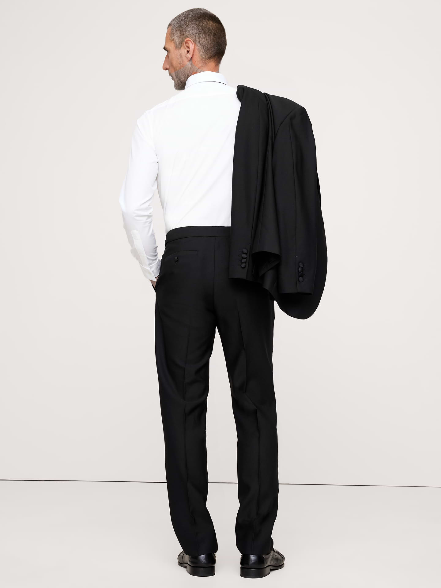 L'image numéro 3 présente Pantalon de smoking étroit en laine italienne barathéa