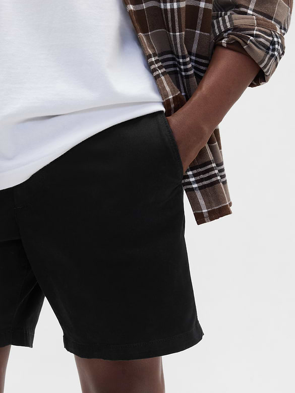 7" Essential Khaki Shorts