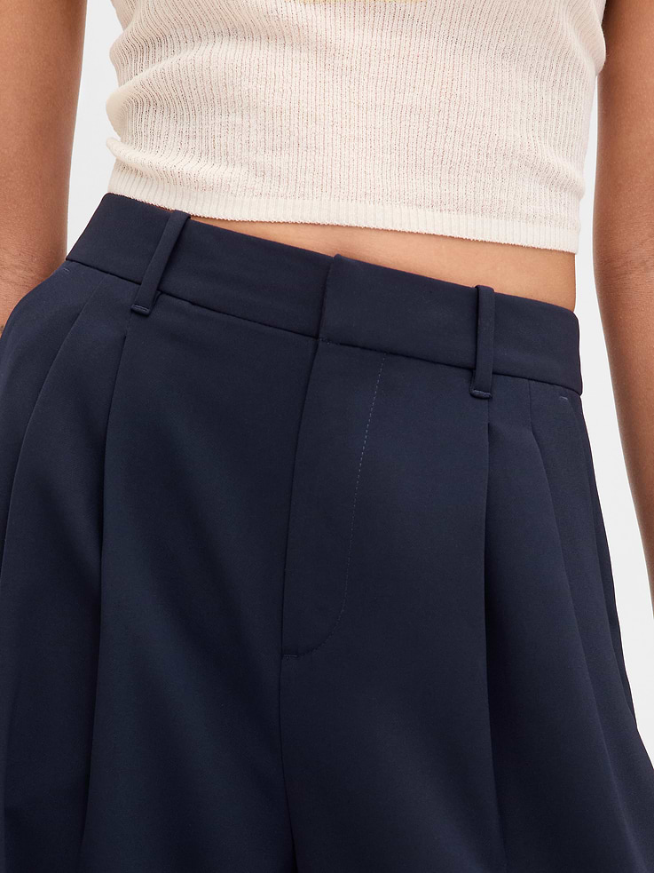 L'image numéro 8 présente Pantalon  365 à taille haute à plis