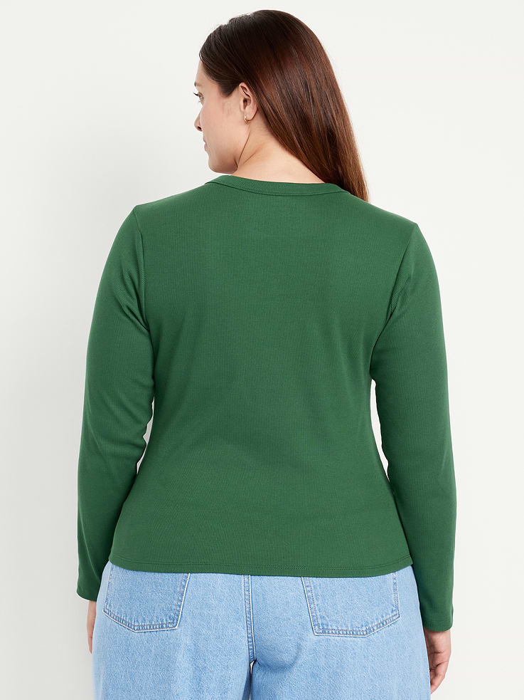 L'image numéro 7 présente T-shirt ajusté à col rond et à manches longues