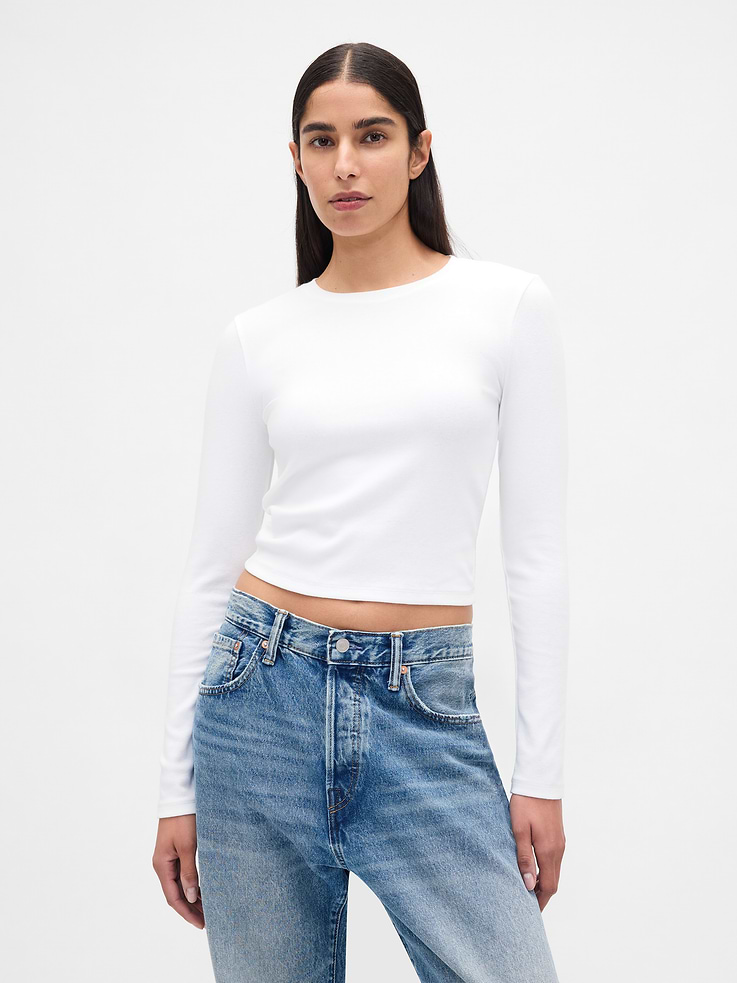 Image 1 de 3, Notre mélange de coton et de modal doux et extensible qui épouse parfaitement les formes. C’est votre nouvel indispensable de tous les jours., Mélange de coton et modal doux et extensible., Ras du cou., Manches longues., Ce produit a été fabriqué dans une usine qui investit dans l’égalité des genres et l’autonomisation des femmes grâce au programme Reimagining Industry to Support Equality (RISE). Pour en savoir plus, visitez gapinc.com/equite ., Produit #801463