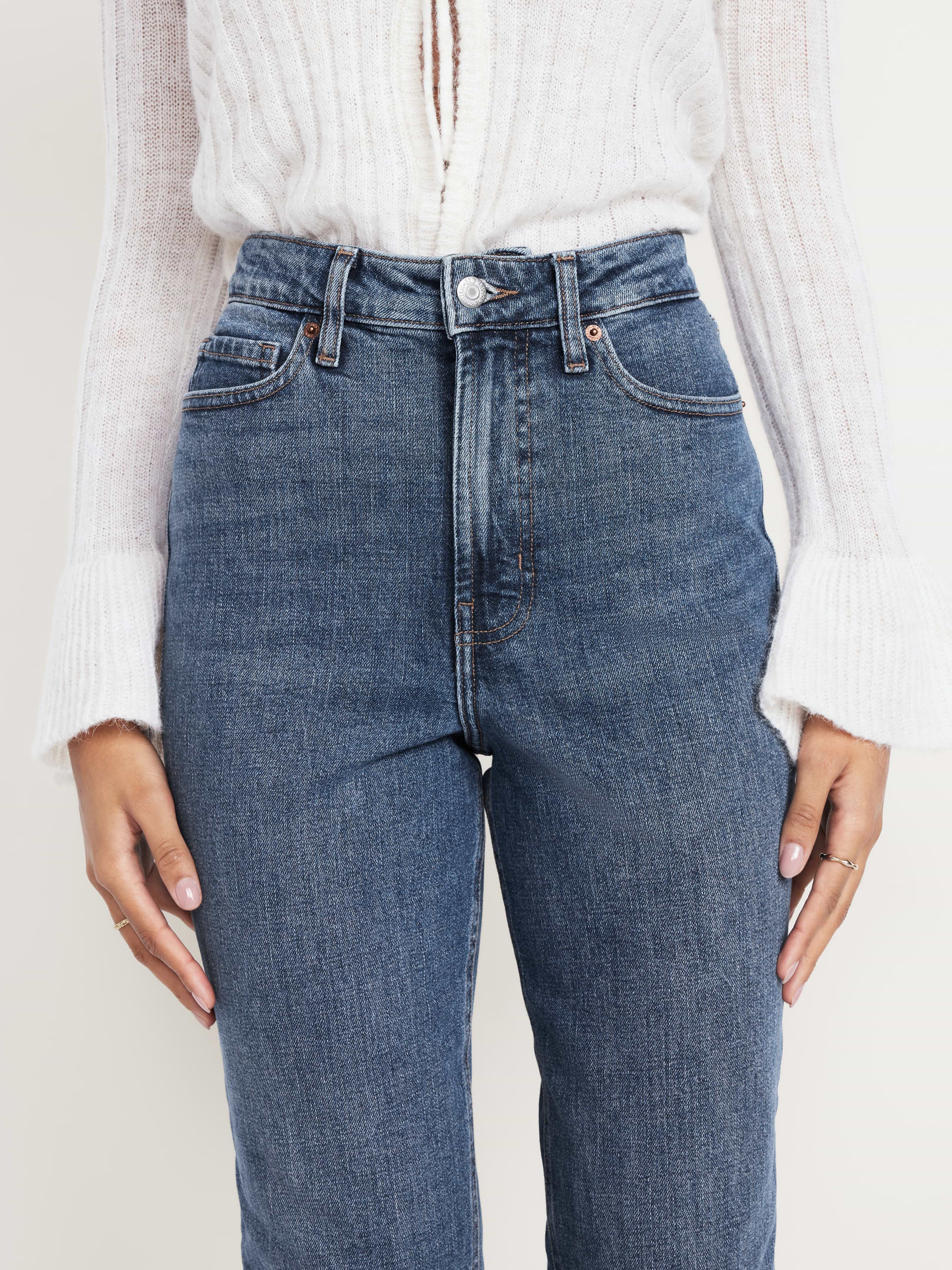 L'image numéro 10 présente Jean droit à taille très haute