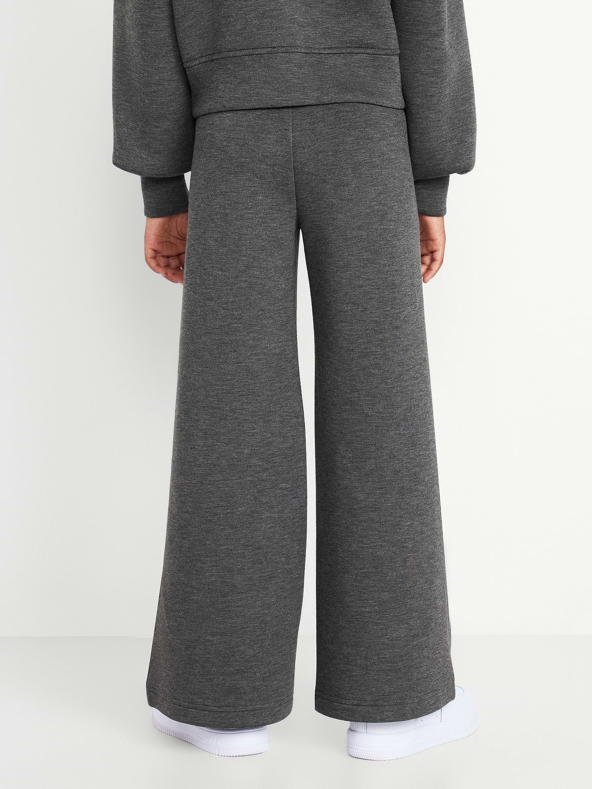 L'image numéro 2 présente Pantalon jambe large à taille haute en molleton raffiné pour fille