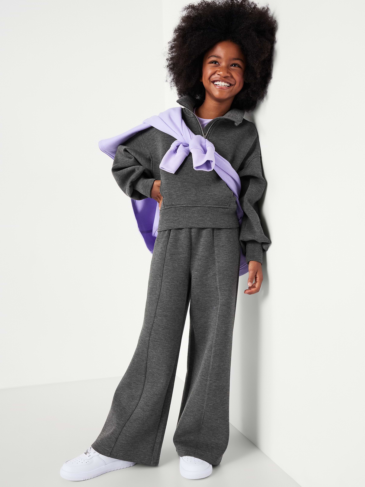 L'image numéro 3 présente Pantalon jambe large à taille haute en molleton raffiné pour fille