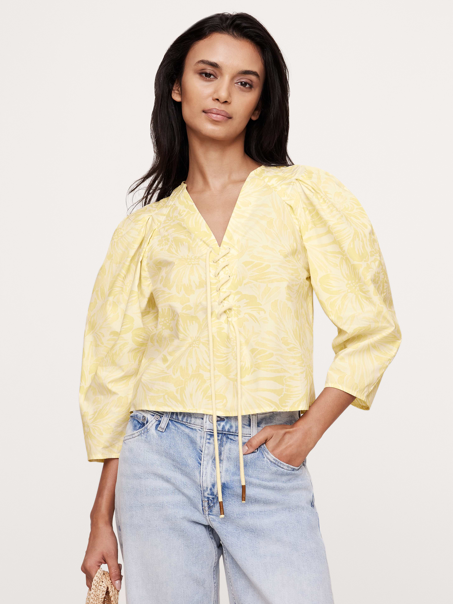 L'image numéro 4 présente Chemise courte à lacets en popeline de coton