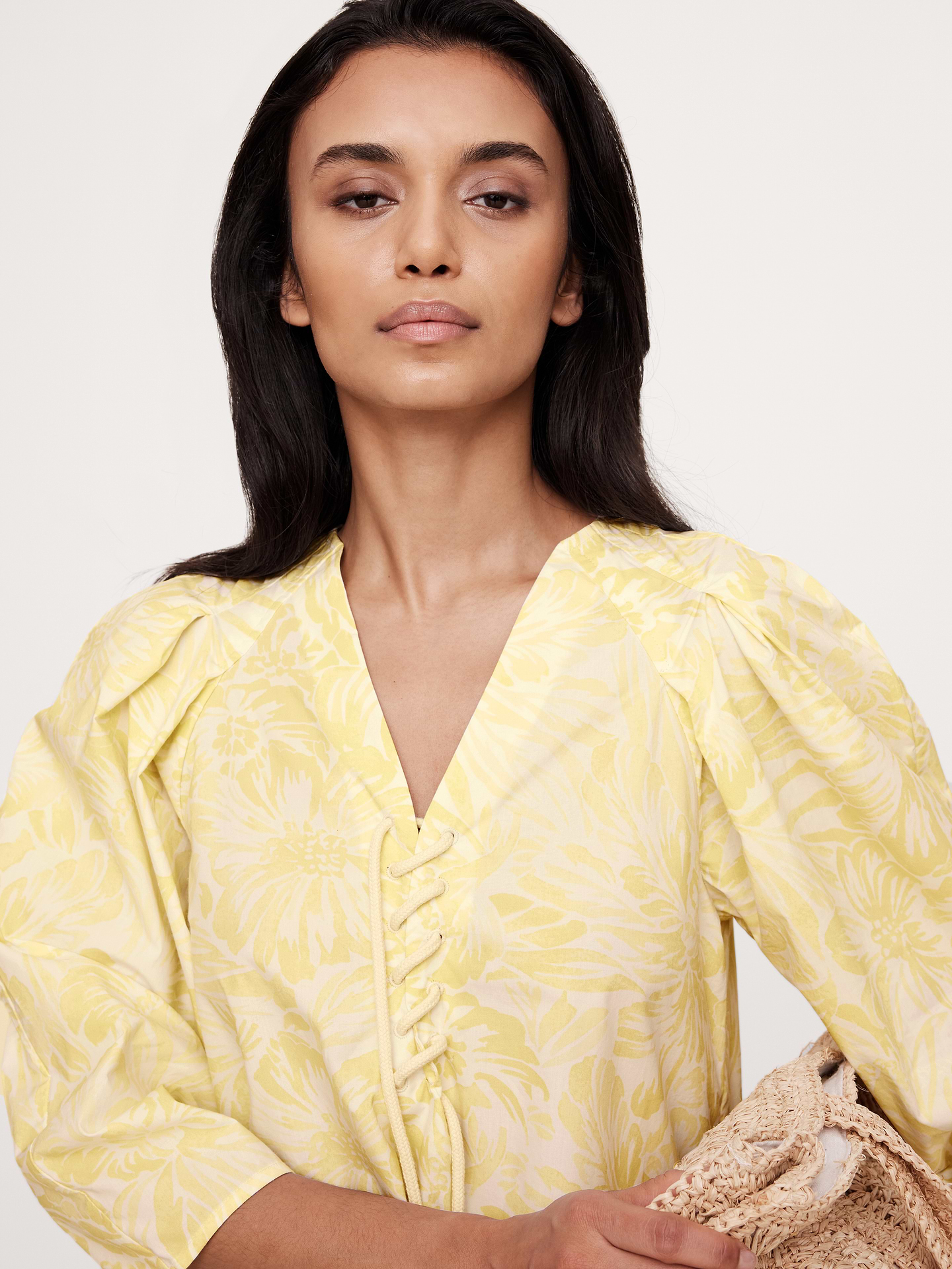 L'image numéro 1 présente Chemise courte à lacets en popeline de coton