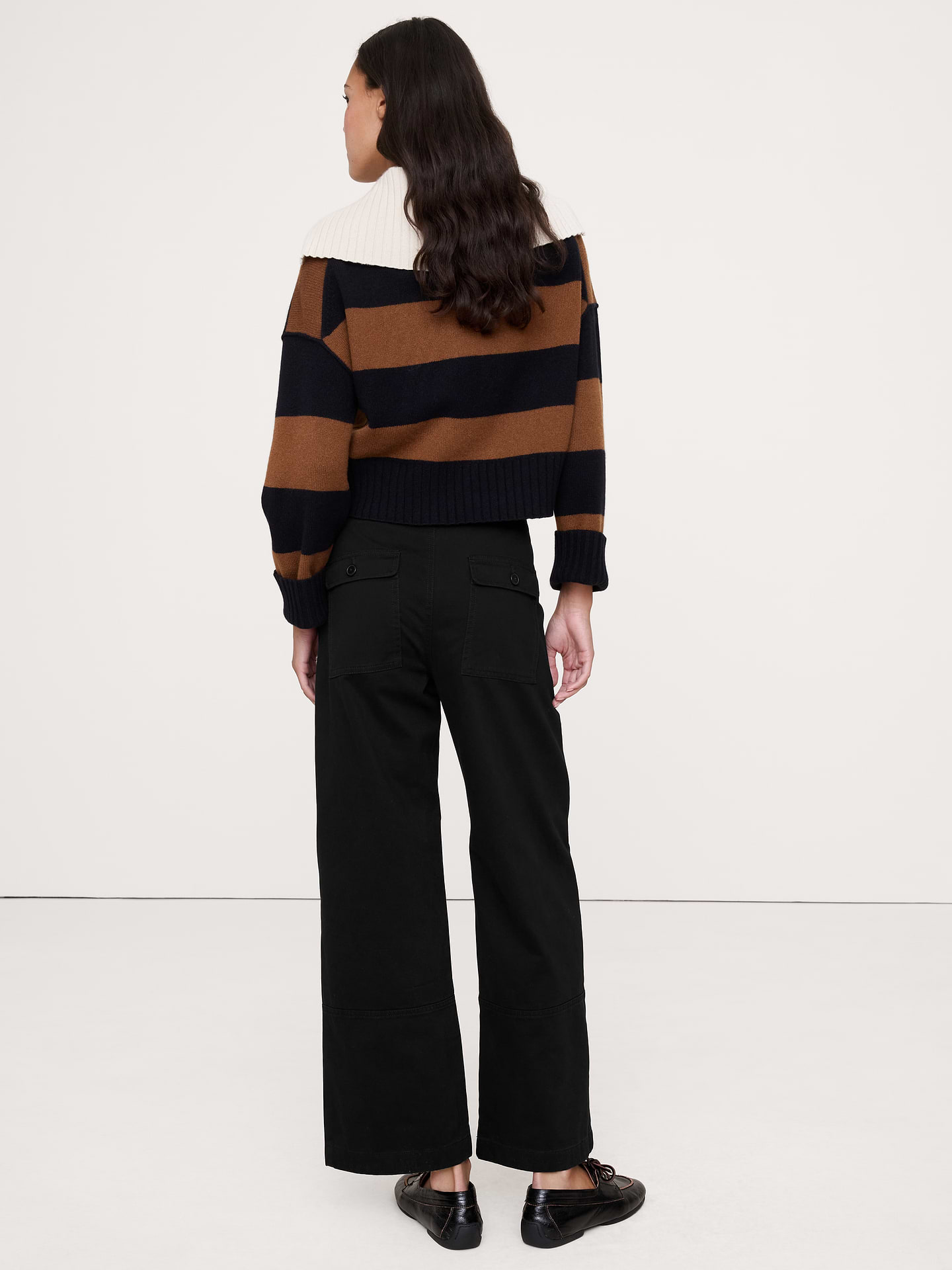 L'image numéro 2 présente Pantalon jambe large à taille haute élastique à coulisse