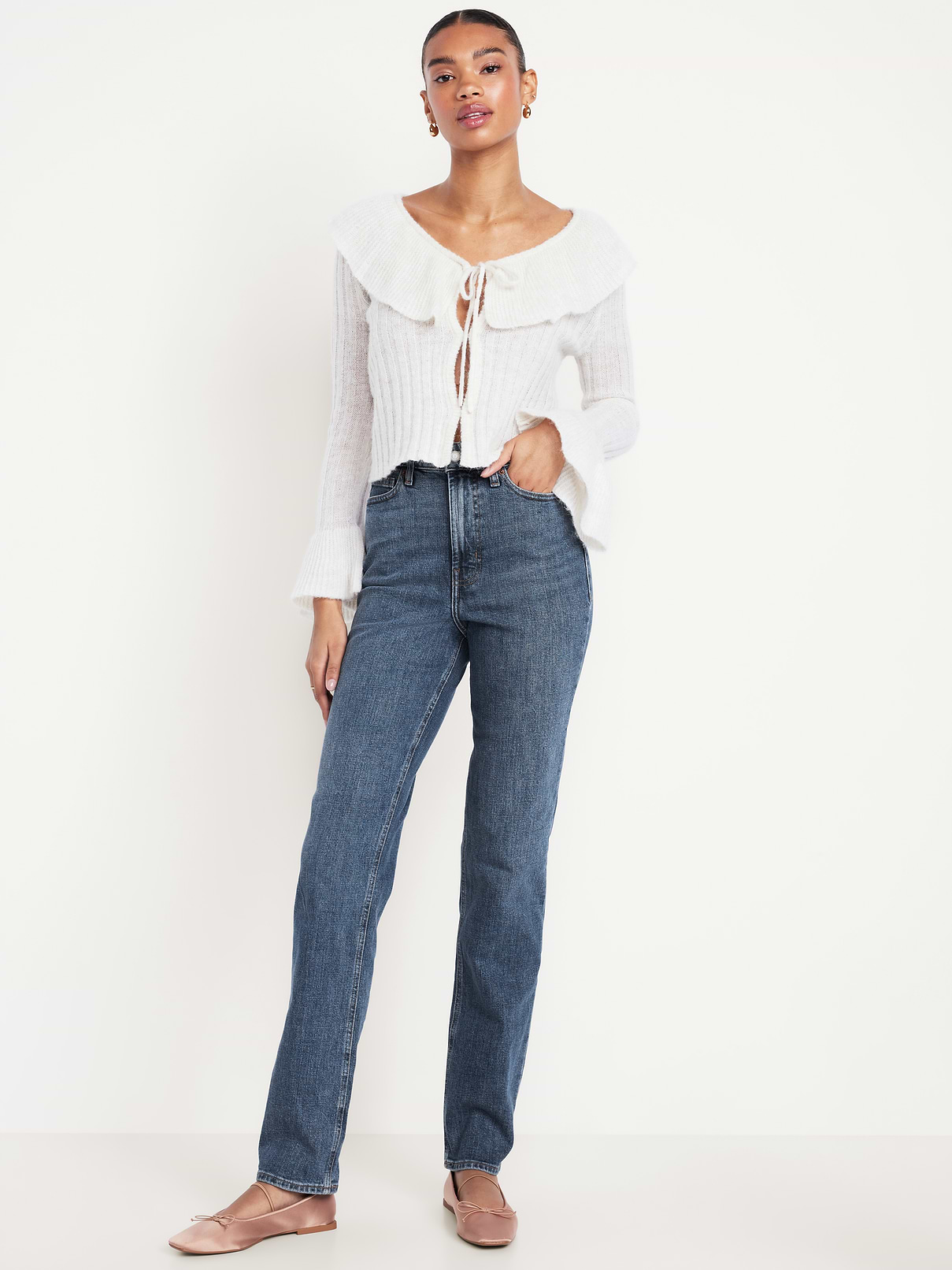 L'image numéro 1 présente Jean droit à taille très haute