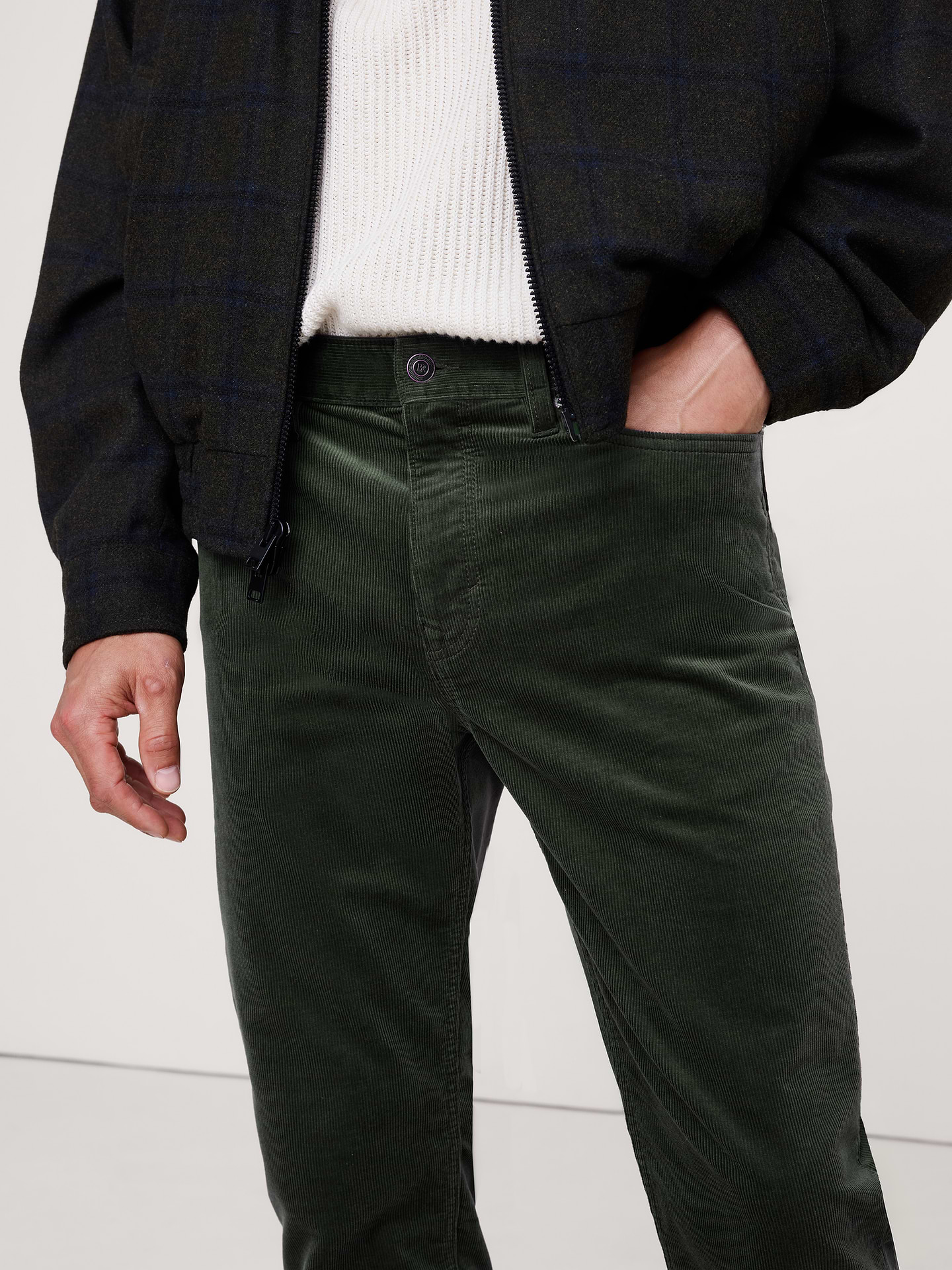 L'image numéro 6 présente Pantalon Voyageur étroit en velours côtelé