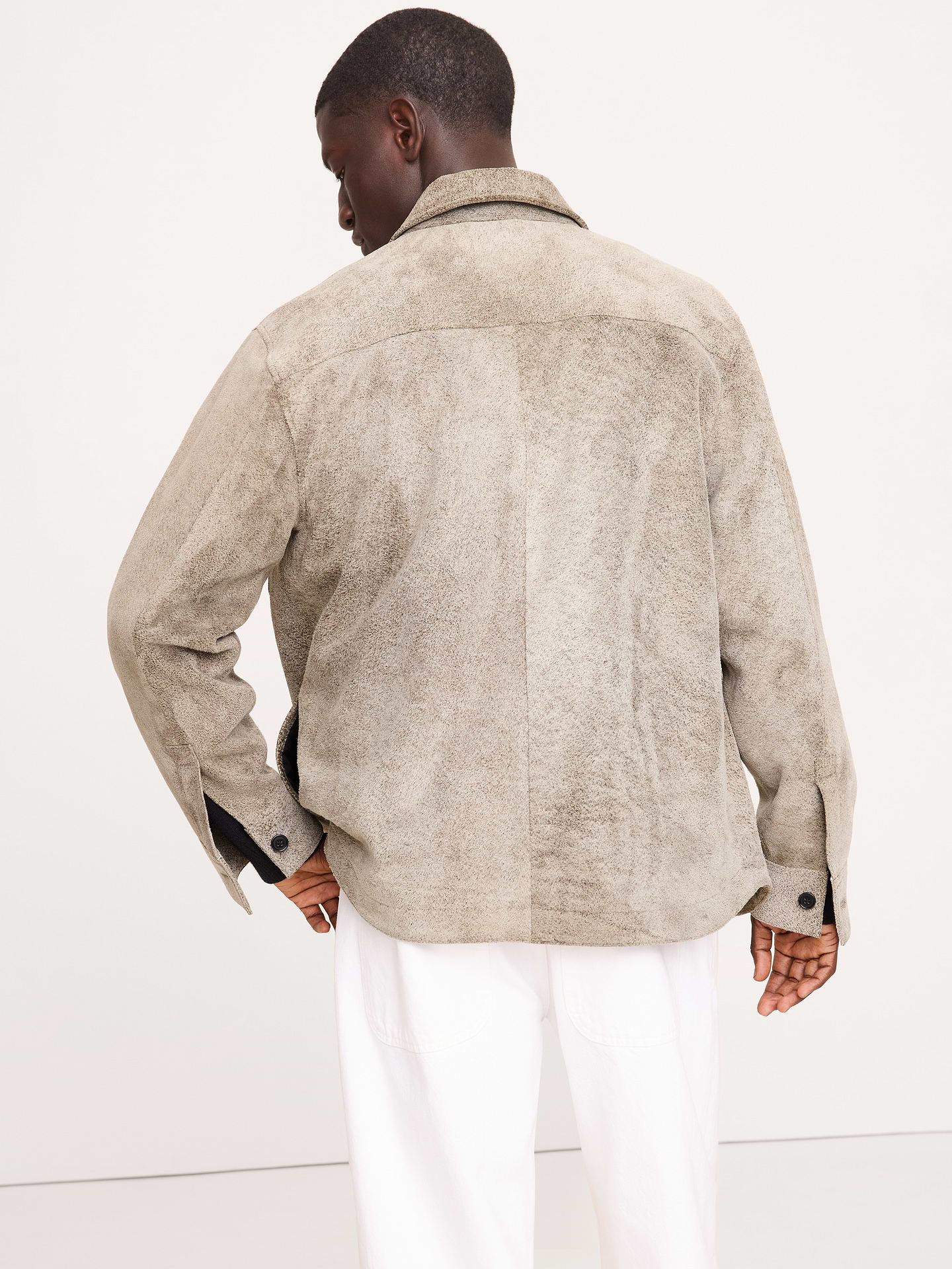 L'image numéro 2 présente Veste-chemise décontractée en suède texturé
