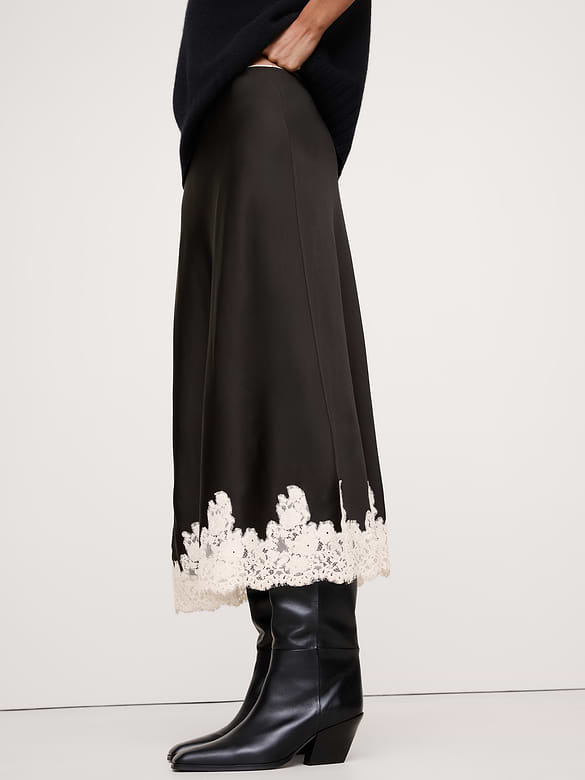 Jupe mi-longue en satin extensible avec ourlet en dentelle