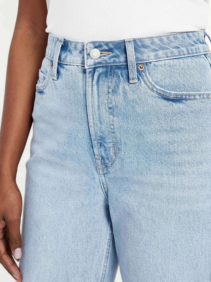 L'image numéro 5 présente Jean profilé à jambe large et à taille très haute