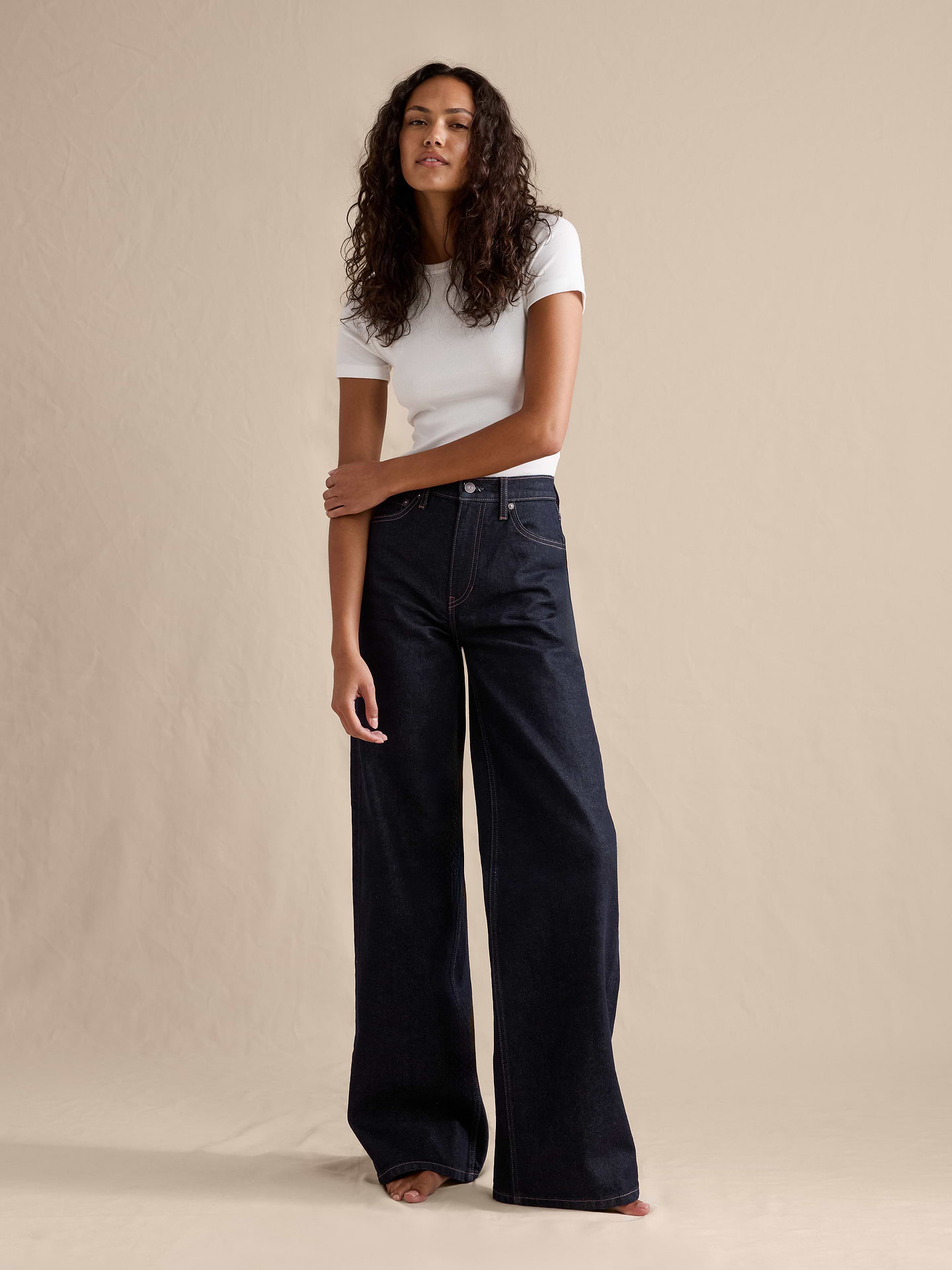 L'image numéro 4 présente Le célèbre jean classique à jambe large