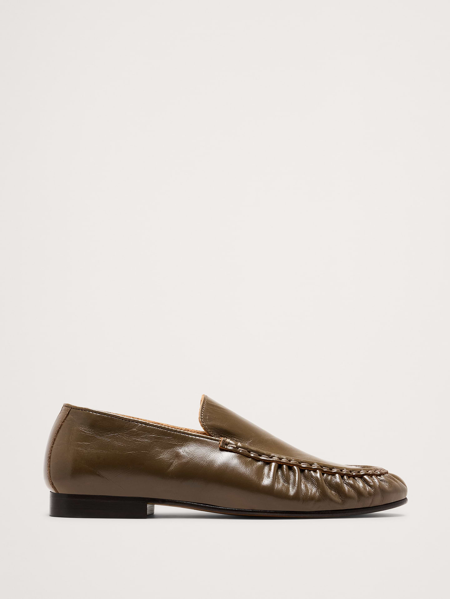 L'image numéro 1 présente Flâneurs en cuir à bout mocassin