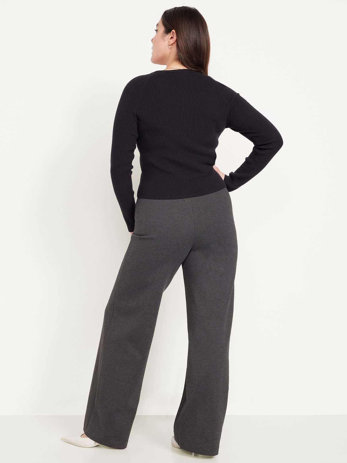 L'image numéro 8 présente Pantalon à jambe large Stevie à taille très haute