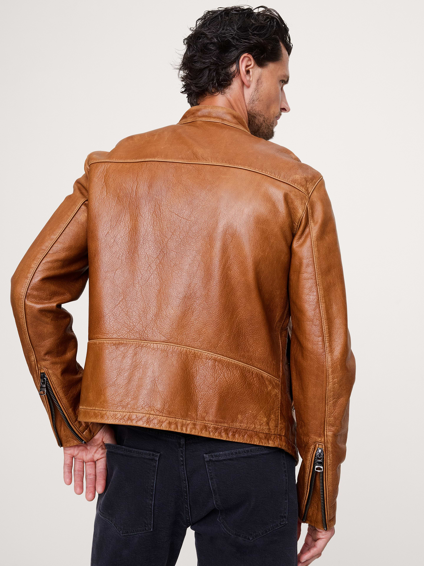 L'image numéro 3 présente Veste de style motard en cuir