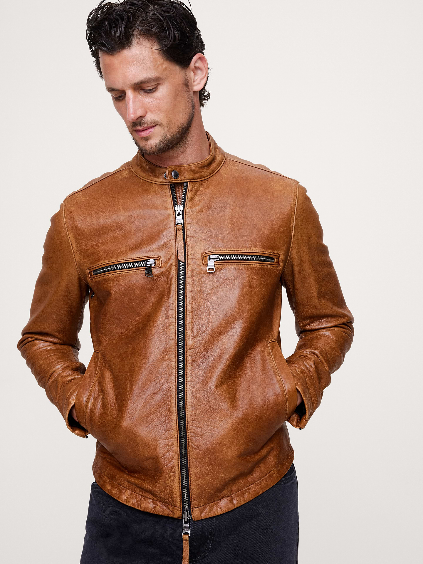 L'image numéro 2 présente Veste de style motard en cuir