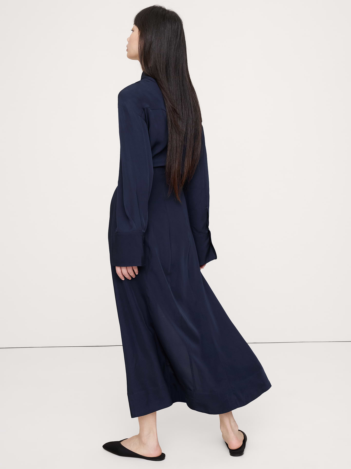 L'image numéro 3 présente Robe chemise en sergé drapé à taille cintrée