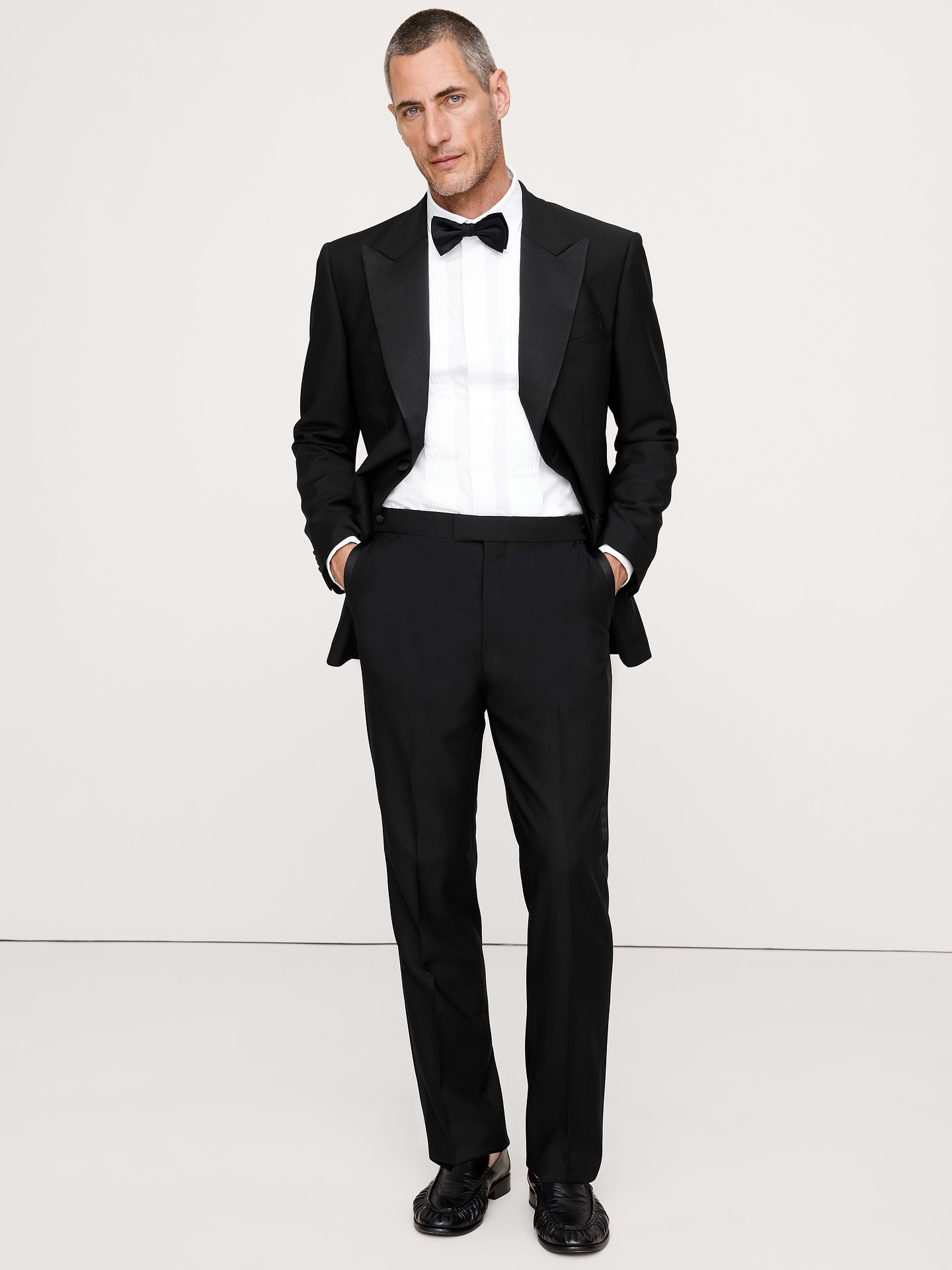 L'image numéro 5 présente Pantalon de smoking étroit en laine italienne barathéa