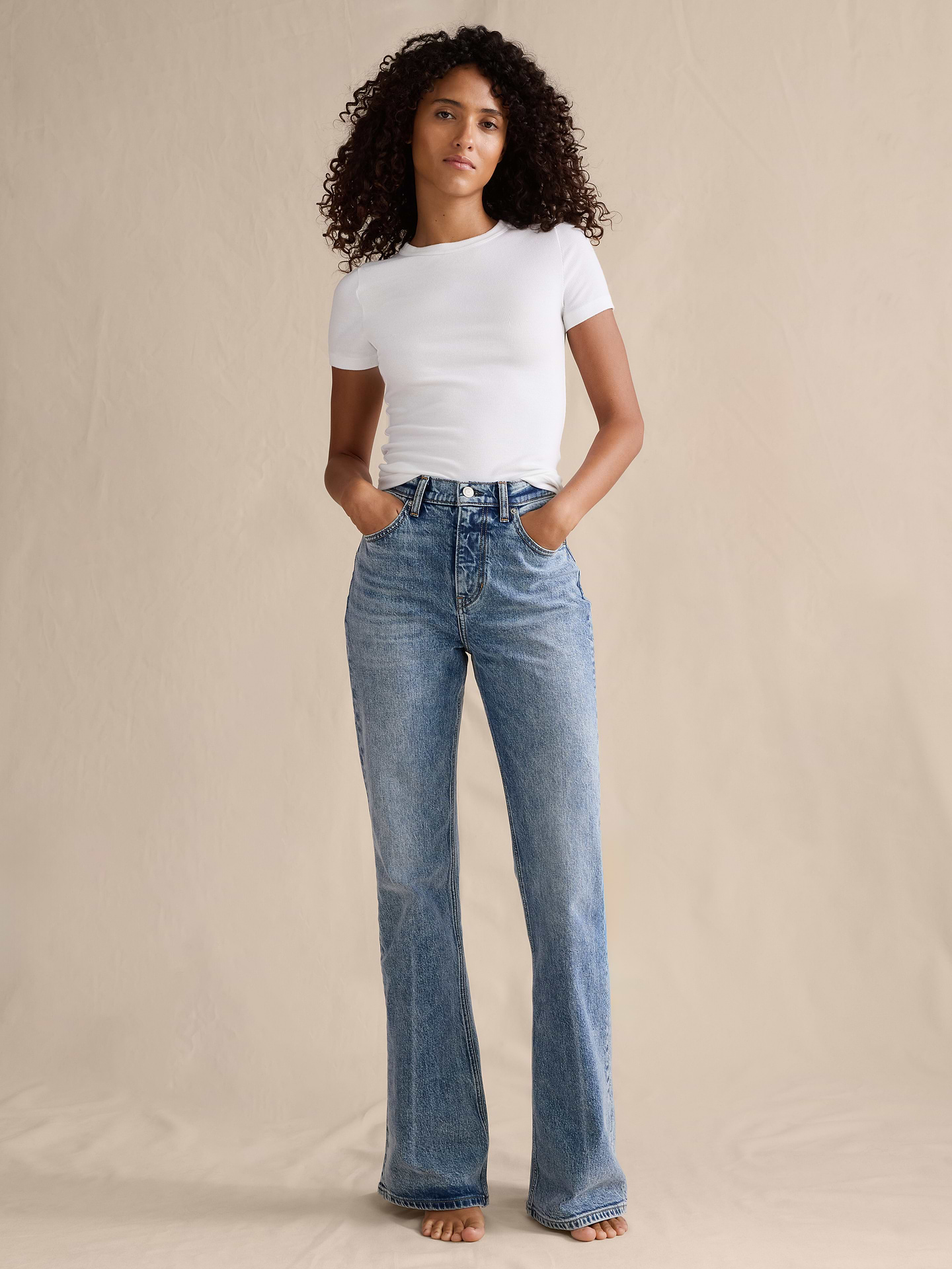 L'image numéro 1 présente Jean semi-évasé à taille haute