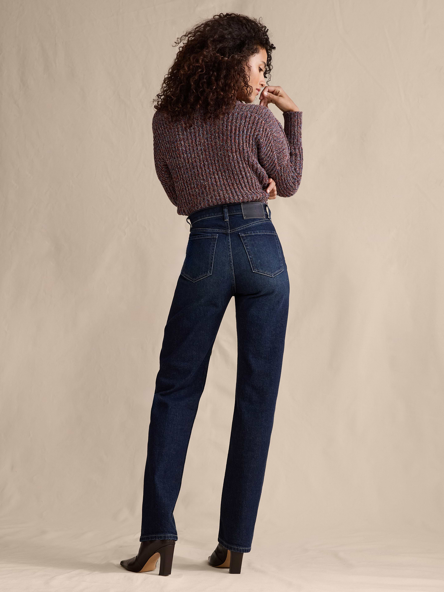 L'image numéro 1 présente Jean droit à taille haute des années 90