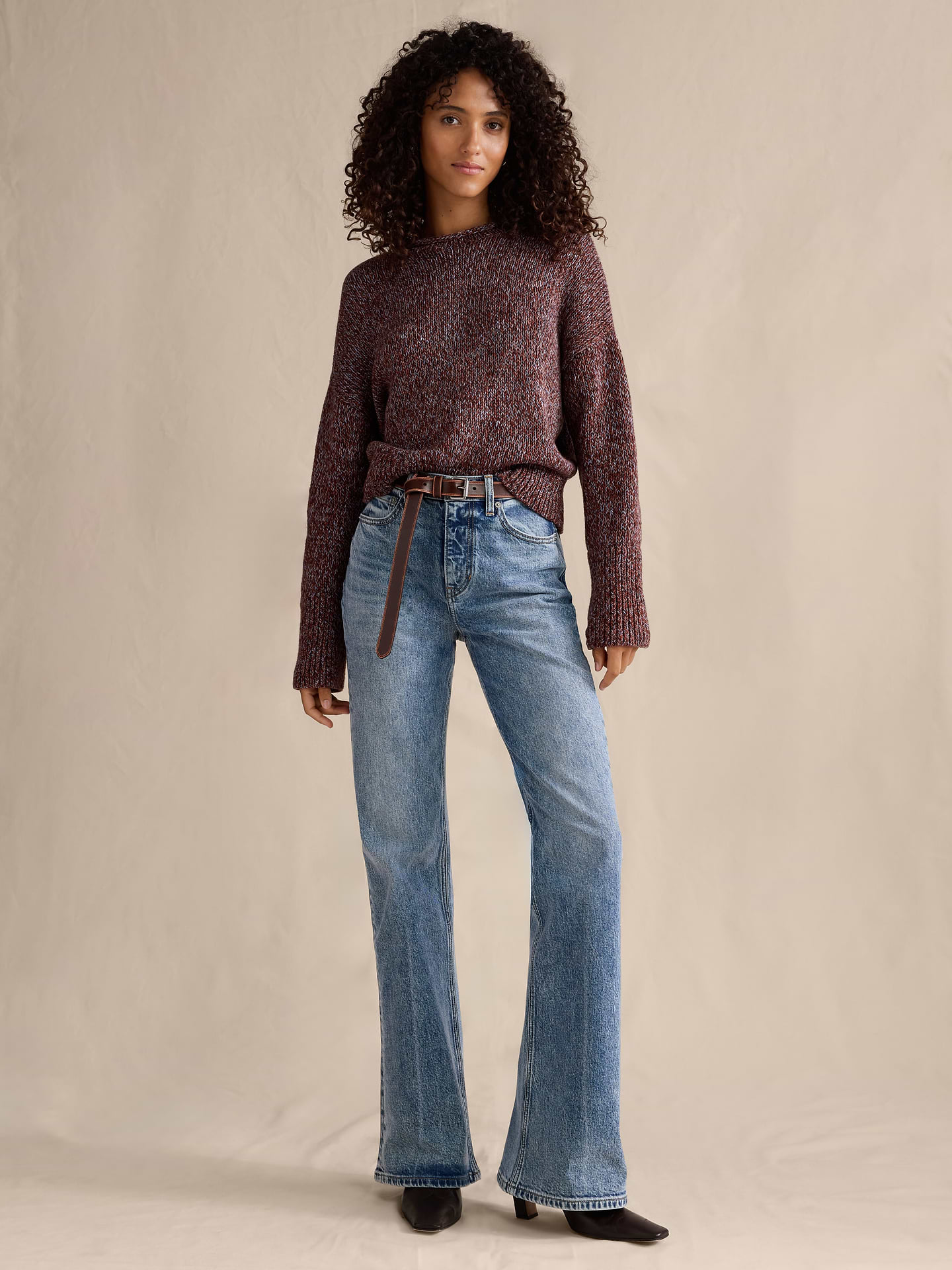 L'image numéro 4 présente Jean semi-évasé à taille haute