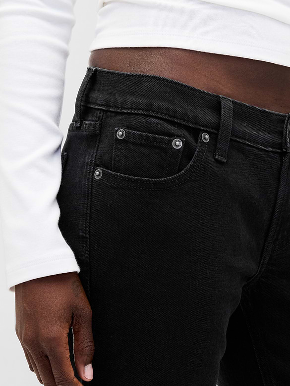 Low Rise '90s Slim Straight Jeans