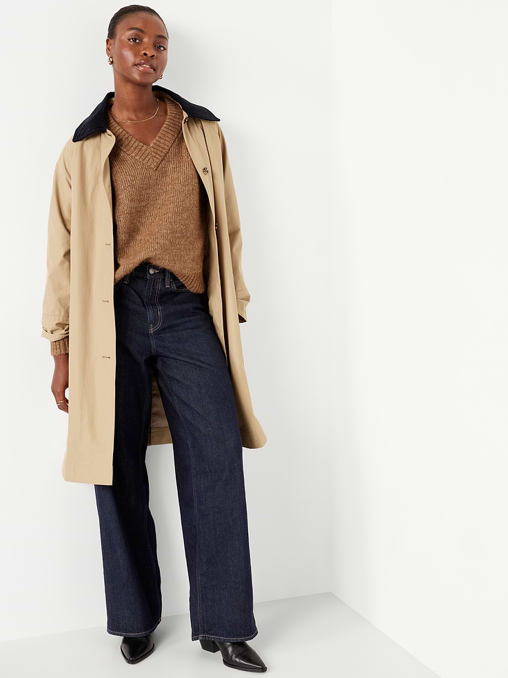 Image number 3 showing, Cozy Cropped V-Neck Sweater