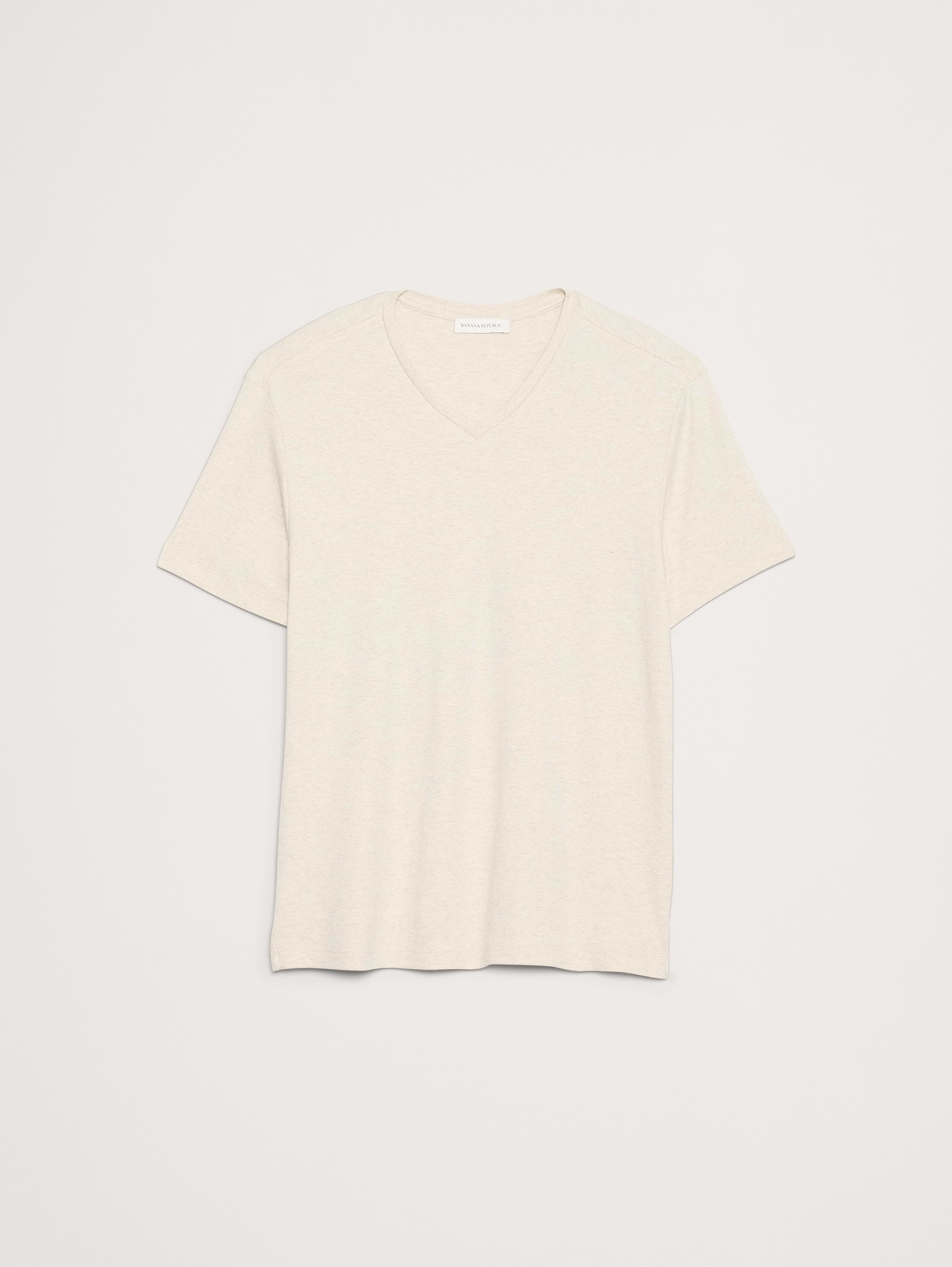 L'image numéro 4 présente T-shirt à encolure en V luxueux