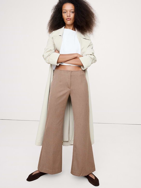 Pantalon évasé à taille mi-basse en sergé italien