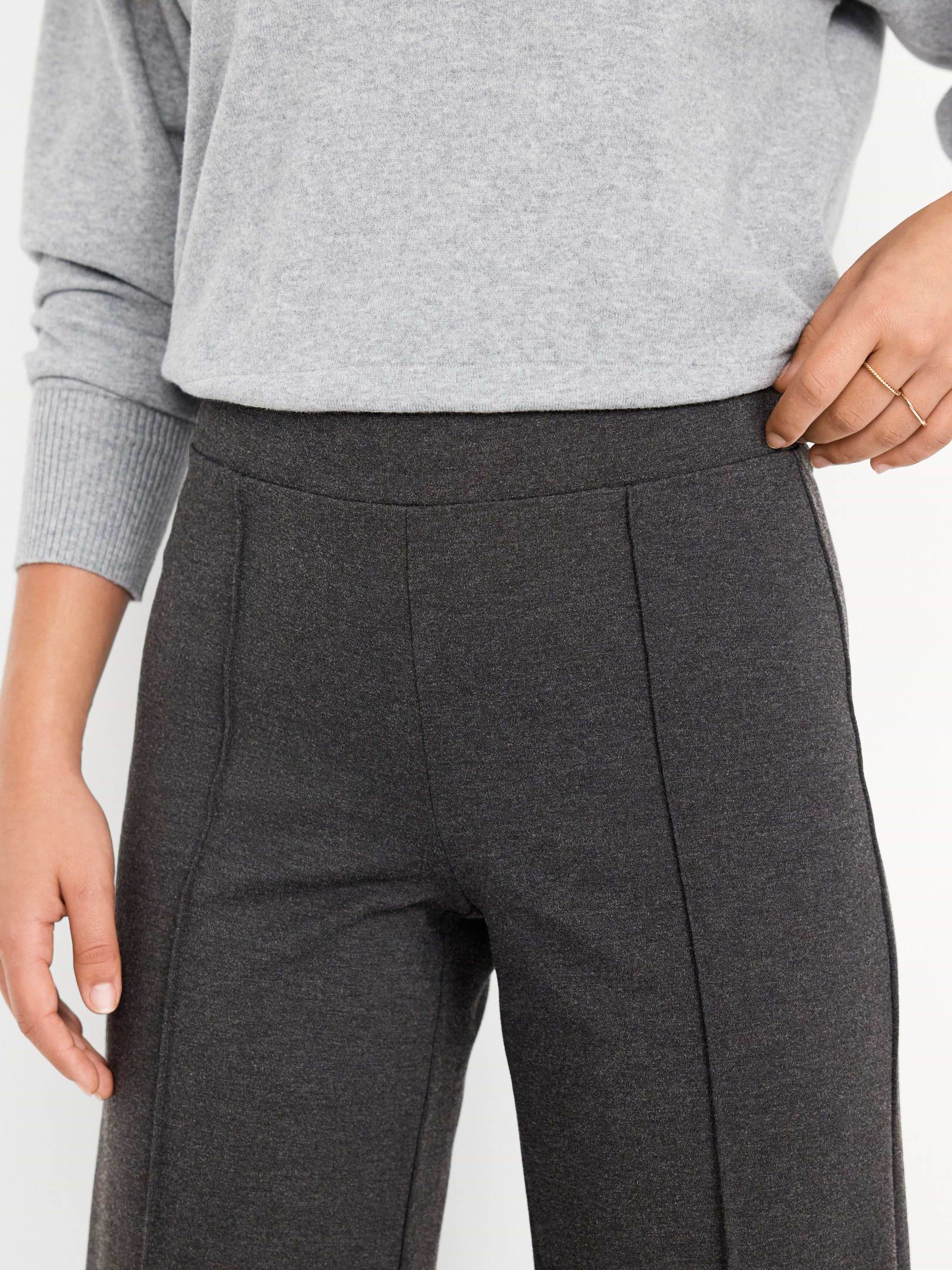 L'image numéro 5 présente Pantalon à jambe large Stevie à taille très haute