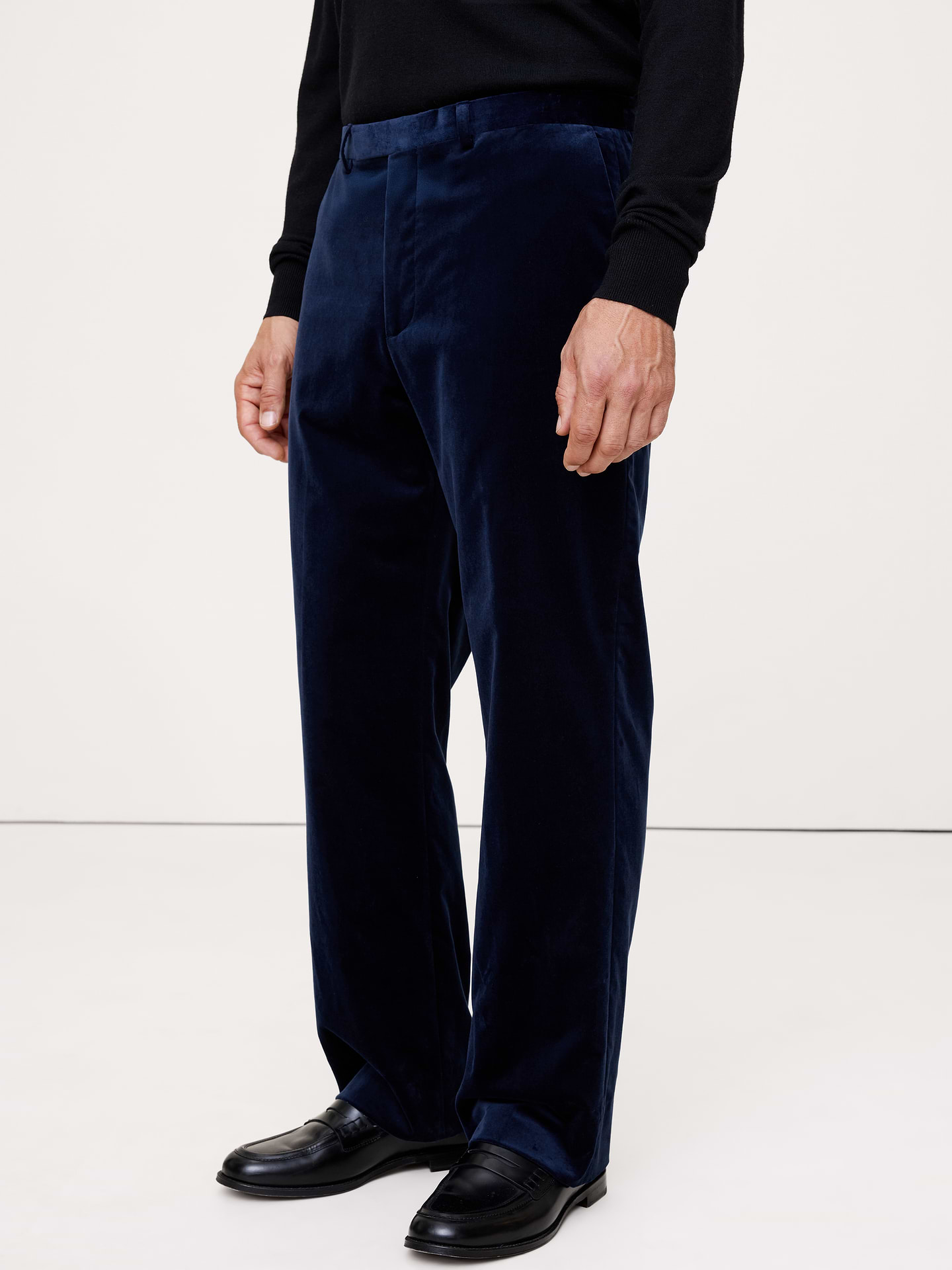 L'image numéro 4 présente Pantalon droit en velours