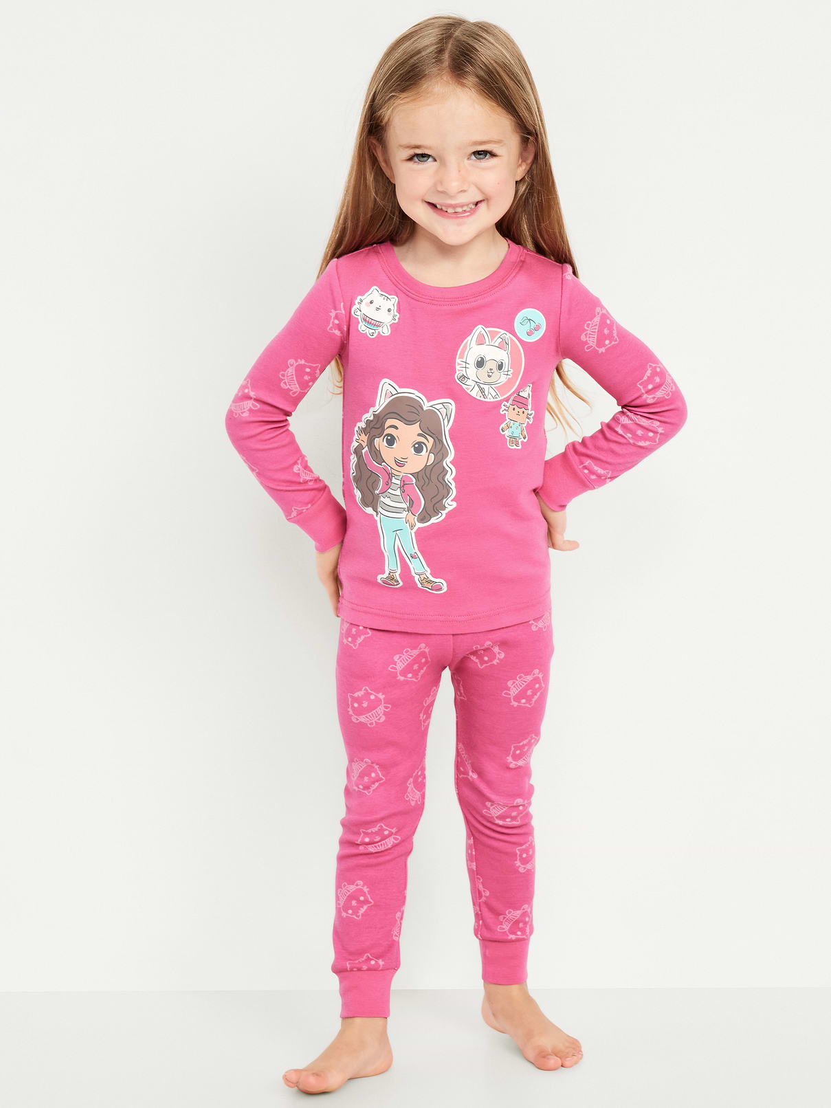 L'image numéro 1 présente Pyjama unisexe à coupe ajustée à imprimé Gabby et la Maison magique™ pour tout-petit et bébé