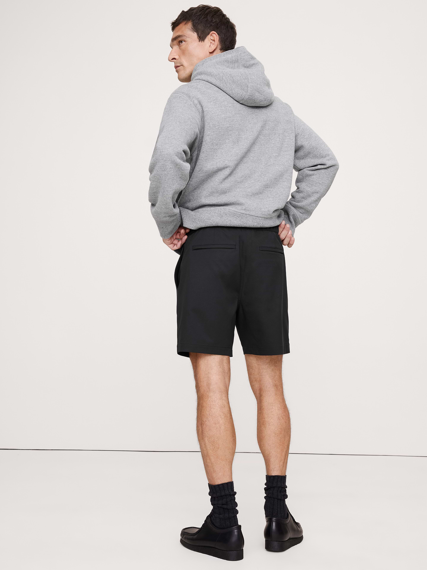 L'image numéro 2 présente Short à taille extensible Performance de 18 cm