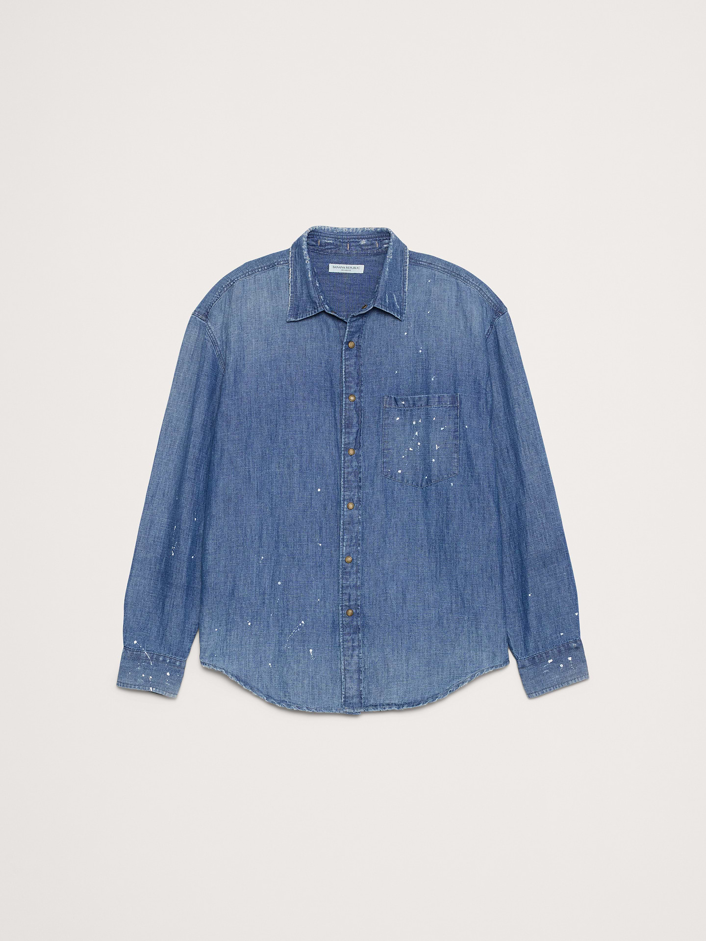 L'image numéro 4 présente Chemise décontractée en chambray de coton et de chanvre à éclaboussures de peinture