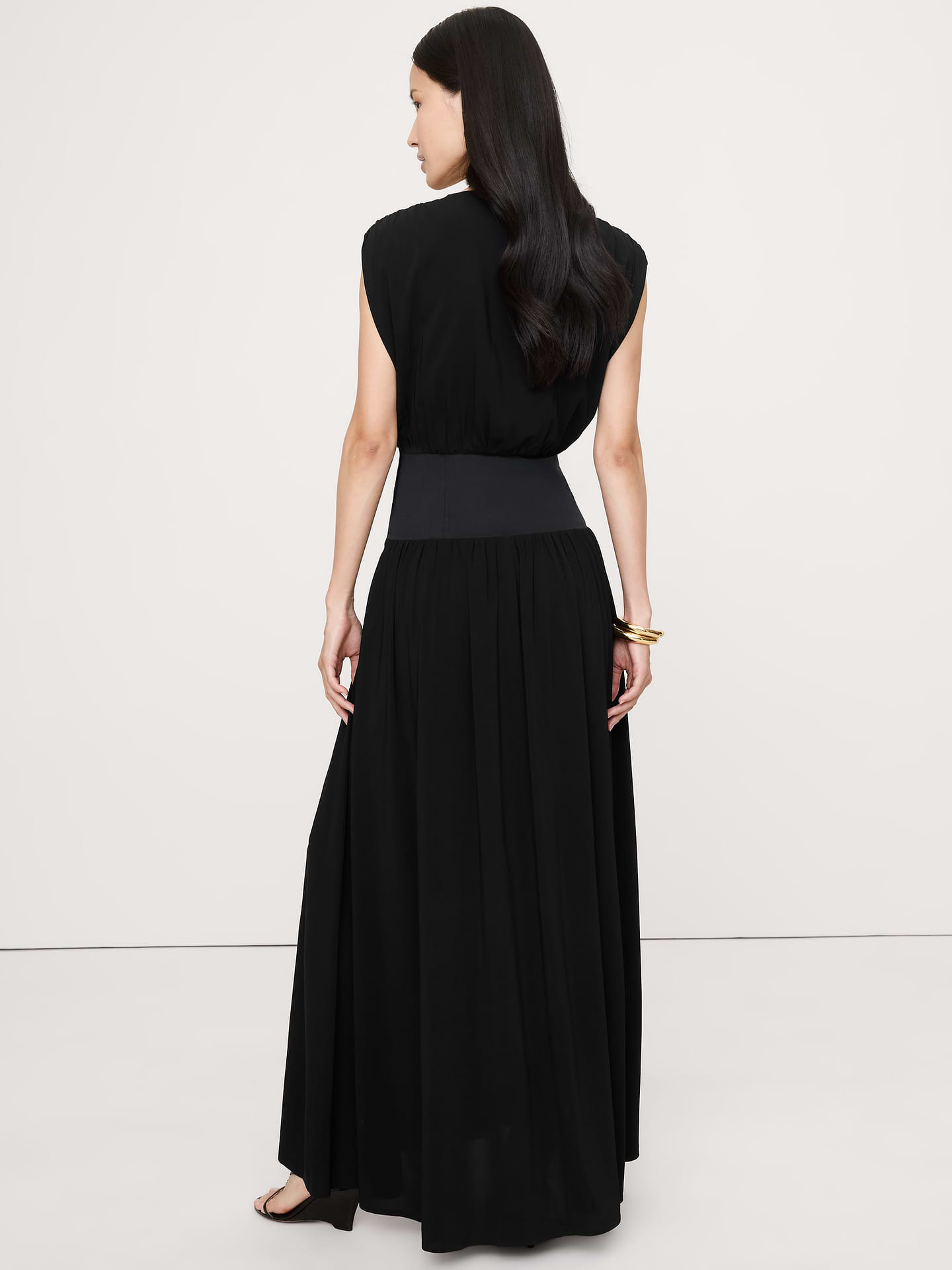 L'image numéro 3 présente Robe longue en crêpe extensible à taille basse